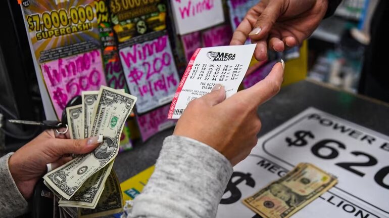 The Persistent Optimism of Lottery Gamers