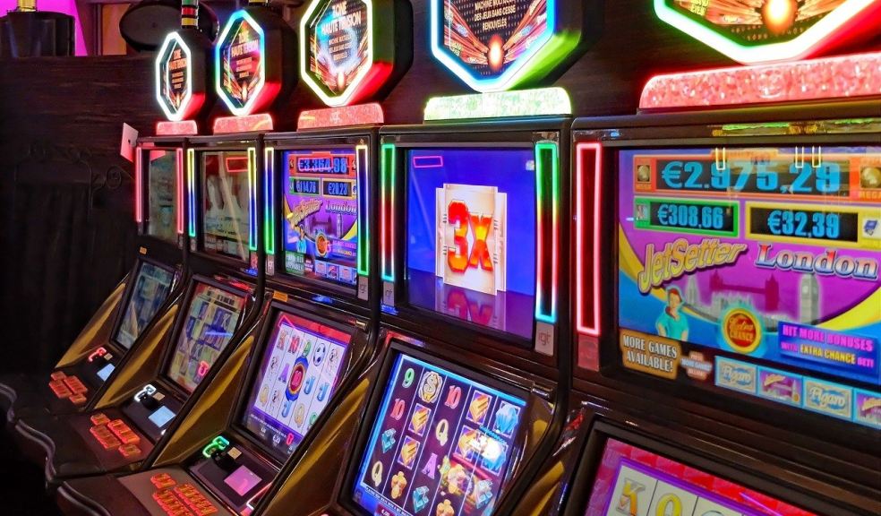 The Evolution of Slot Casinos: From Mechanical Reels to Digital Delight